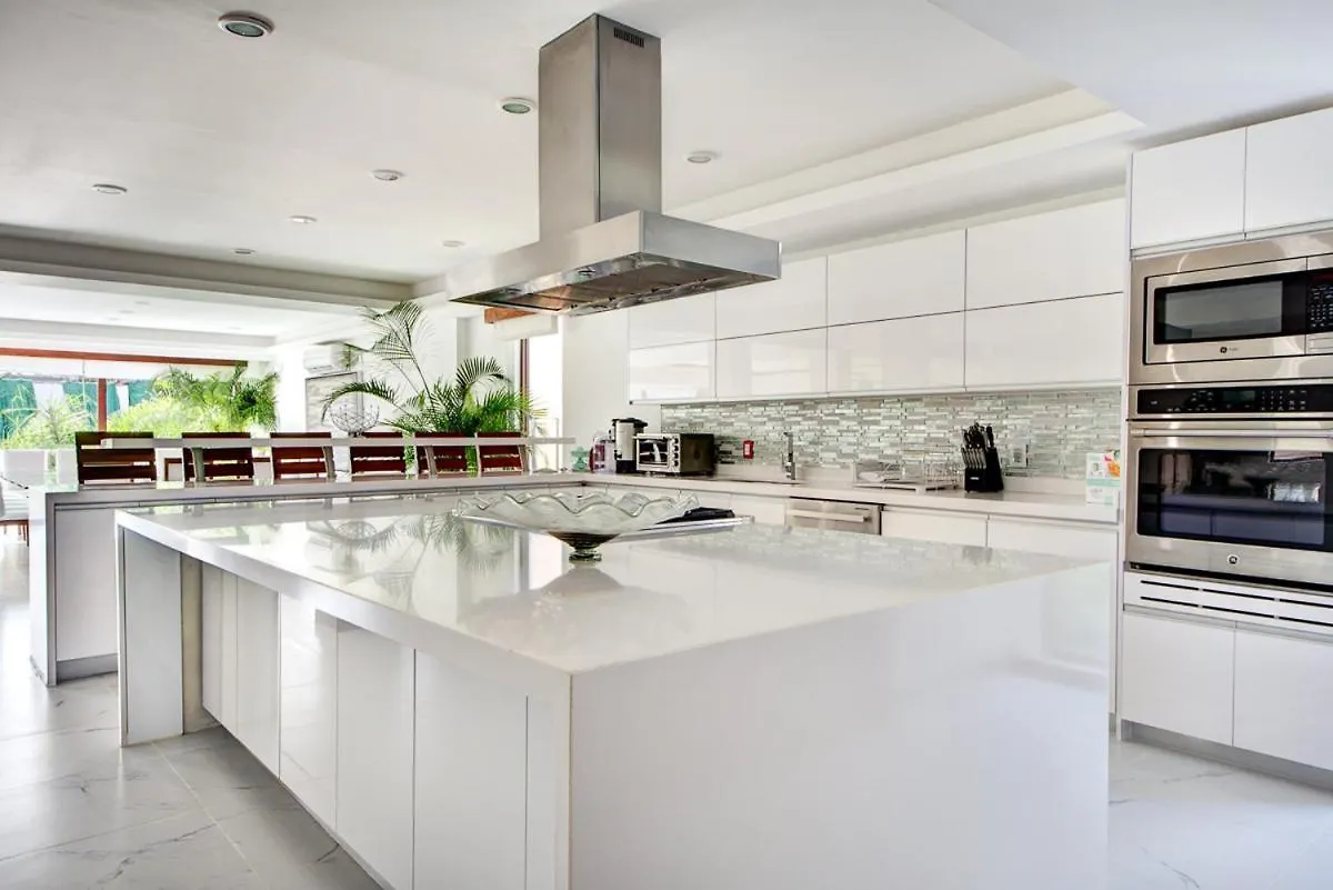 Poblado De Apoyo Diamont Villa Sleeps 22 With Pool And Air Con Playa del Carmen