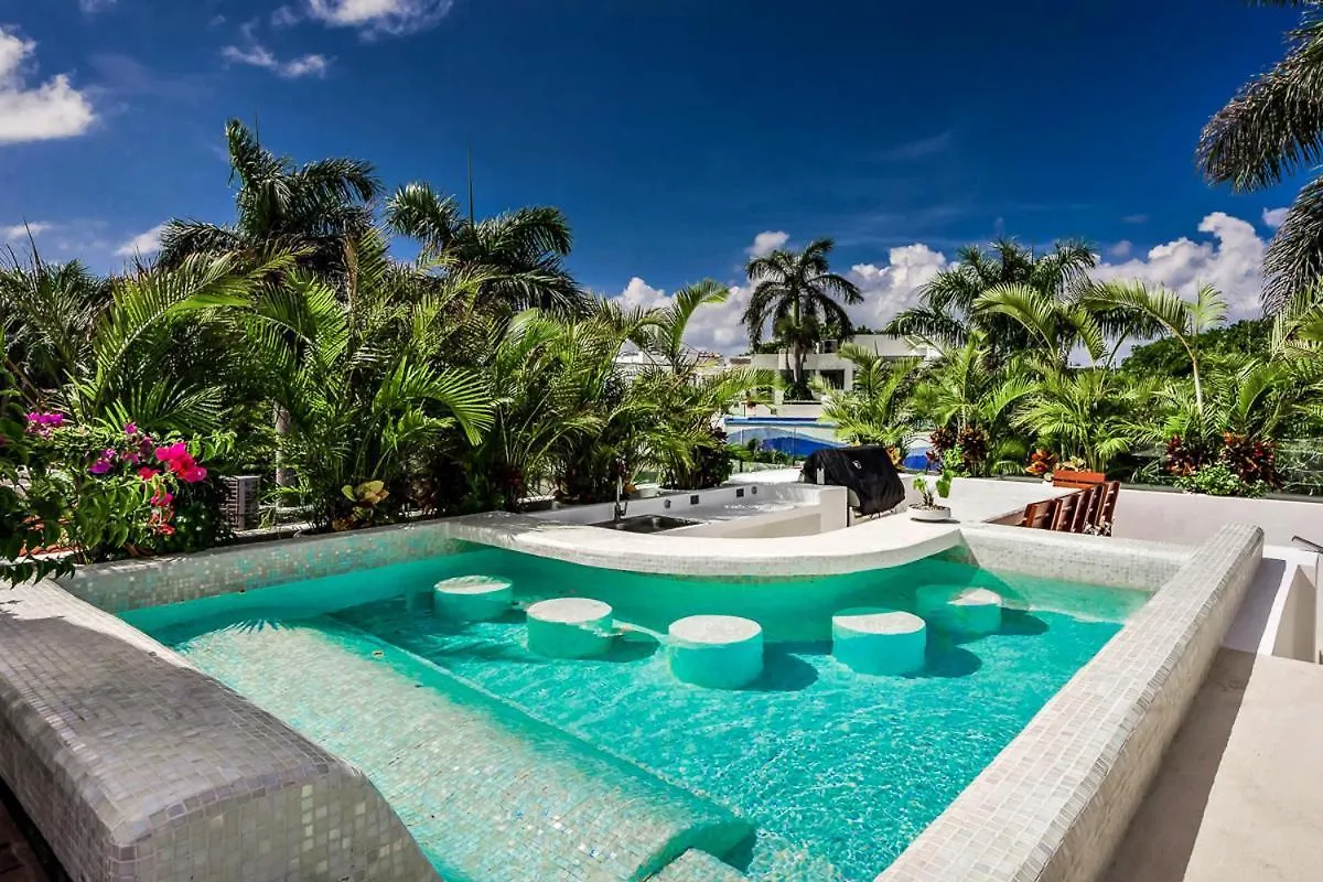 Poblado De Apoyo Diamont Villa Sleeps 22 With Pool And Air Conプレヤデルカーメン 0*,  メキシコ